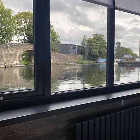The Watersedge, Canal Cottages
